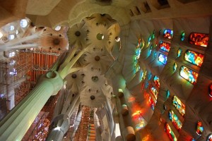 plafond-sagrada-familia-barcelone